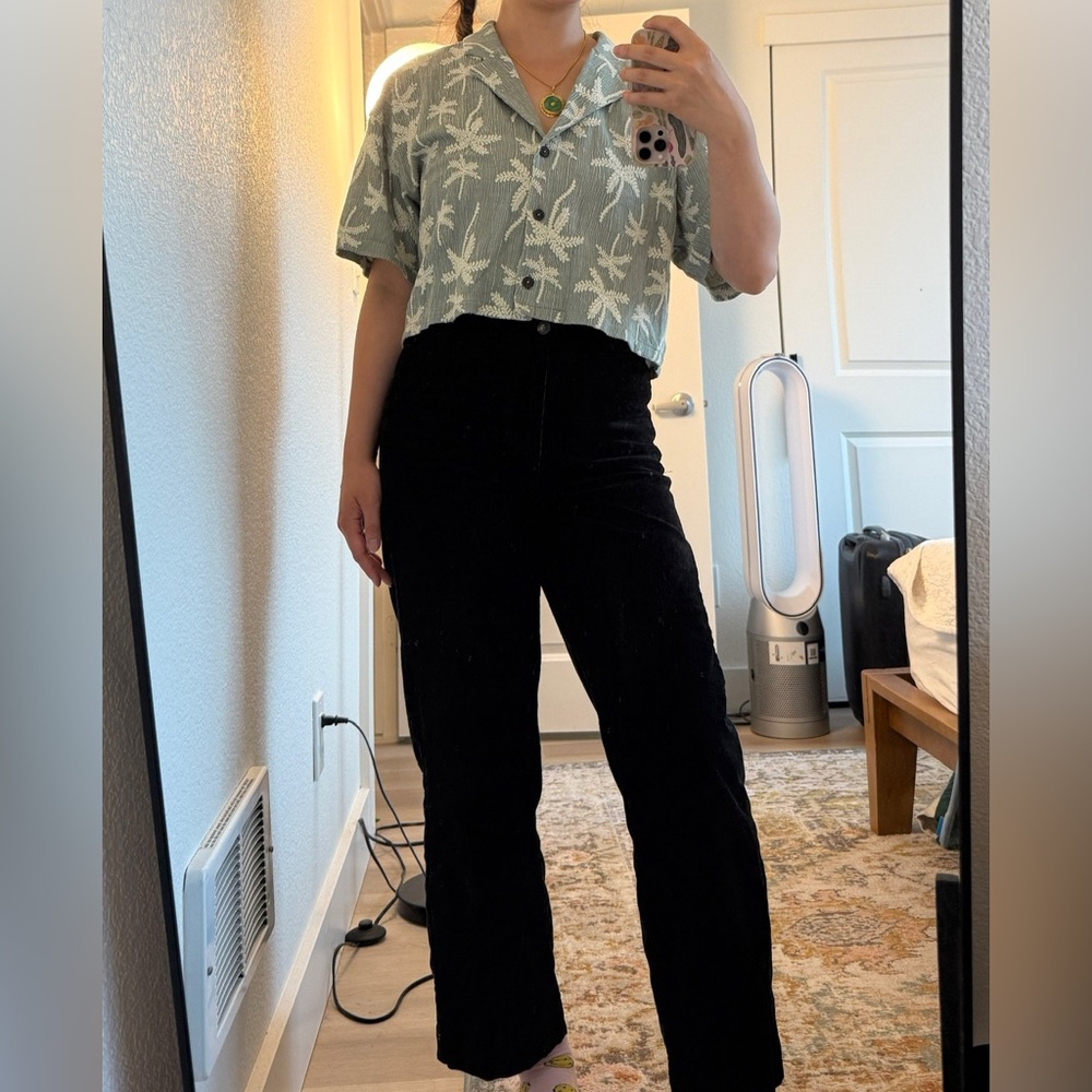 Palm Tree Cropped Button Up Tee - Picture 5 of 6